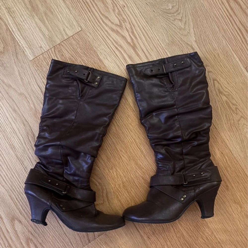 Elegant Dark Brown Heeled Boots
